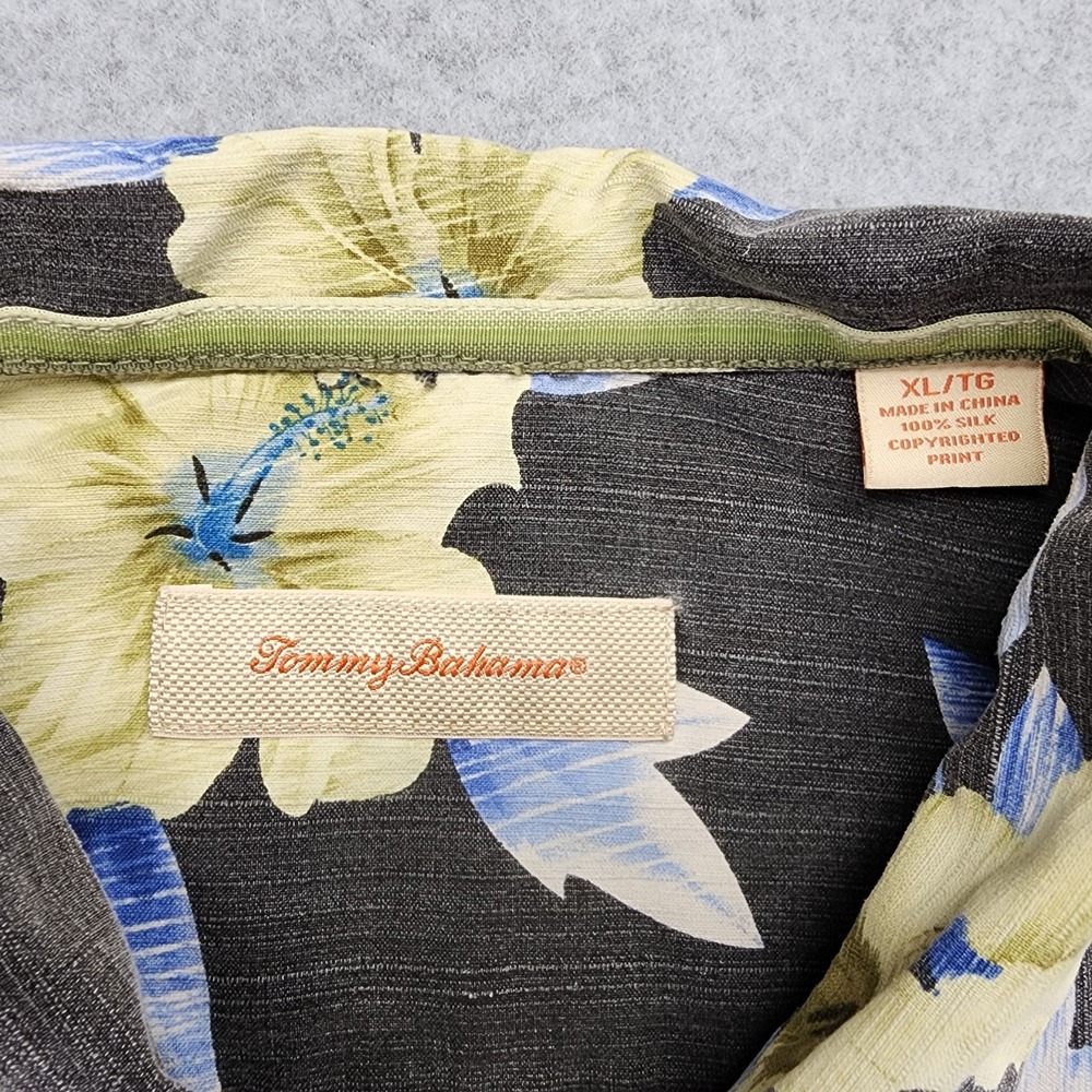 Tommy Bahama Men's XL Silk Gray Tropical Floral Short Sleeve Button Front Shirt - Picture 4 of 6